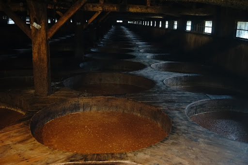 -果てしなく続く木桶の景色（小豆島）-
