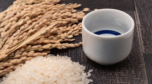 神様と共に飲む酒、日本酒