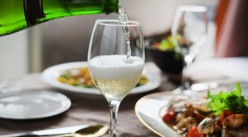 日本酒は食事に合わせやすい！