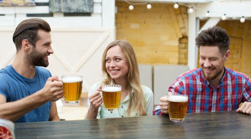 海外で流行？！　噂の”SAKE BOMB（サケボム）”とは
