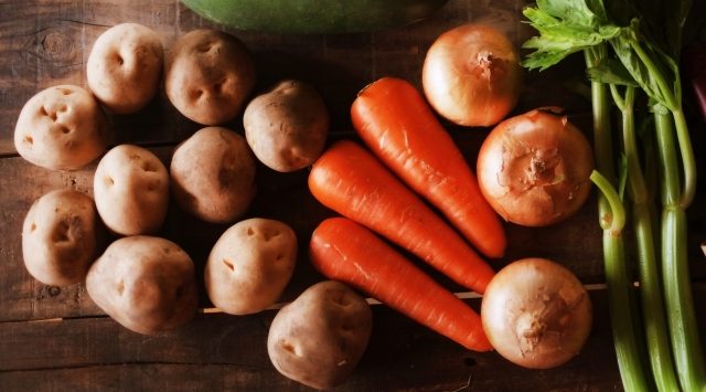 野菜（根菜）の味噌汁