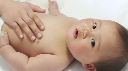 ホホバオイルでベビーマッサージ