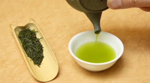 最後の1滴までしっかり注ぎ切る急須!