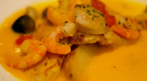 白身魚のサフランソース