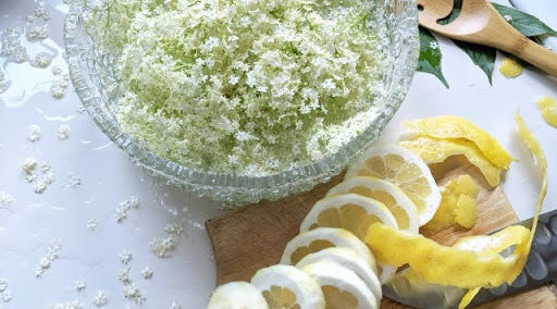 さまざまなエルダーフラワー製品