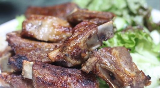 スペアリブのクローブ風味