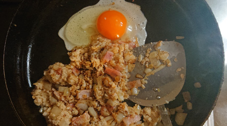 オートミールと卵を投入