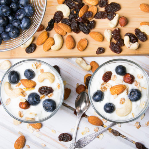 手軽！亜麻仁油とドライフルーツのヨーグルト