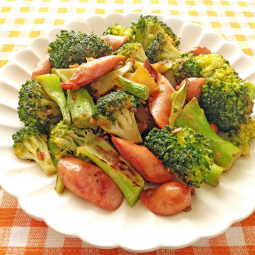 ブロッコリーとウィンナーの炒め物