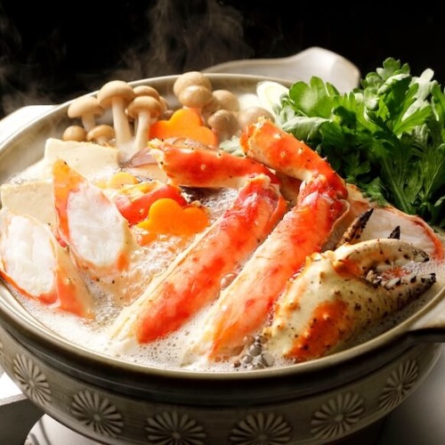 卓上コンロの上に置かれた蟹鍋