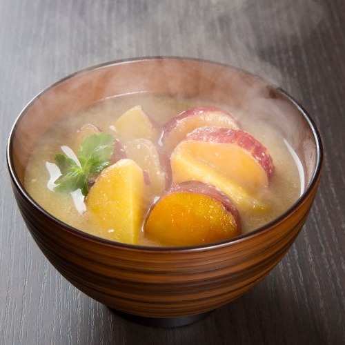 さつまいもと玉ねぎの味噌汁