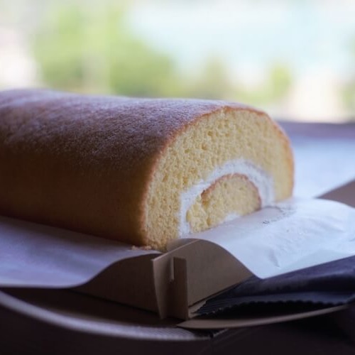 和三盆を使用したロールケーキ（swiss roll）