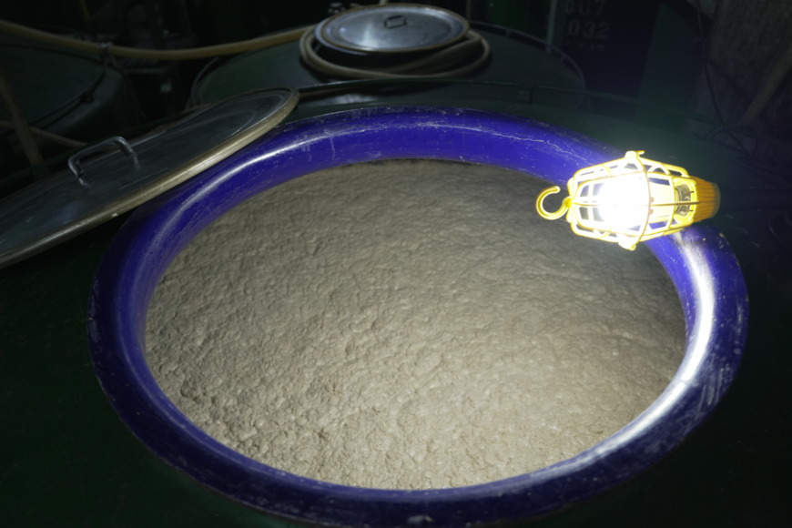 みりんの原料:焼酎がつくられているタンク