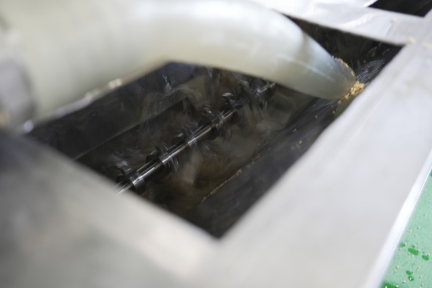 みりんの原料:もろみの仕込み