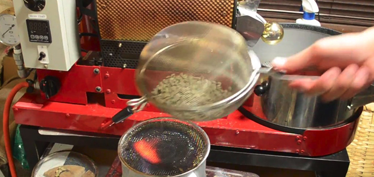 生豆に均等に火をあてること