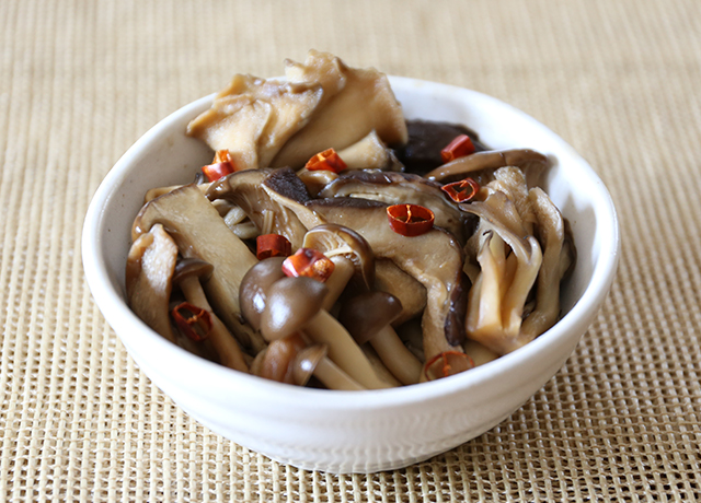 きのこのワイン蒸し