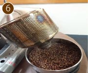 速やかに冷却用のアミに移す