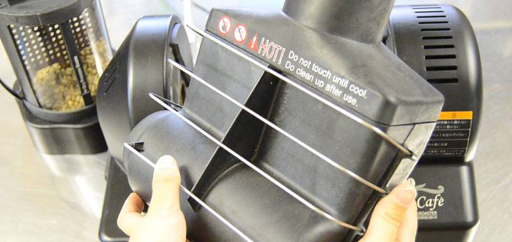 本体にチャフコレクターを取り付ける