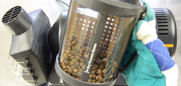 コーヒー豆を取り出す