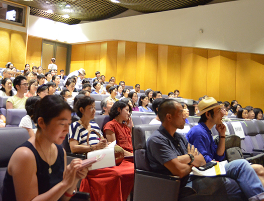 会場も真剣です