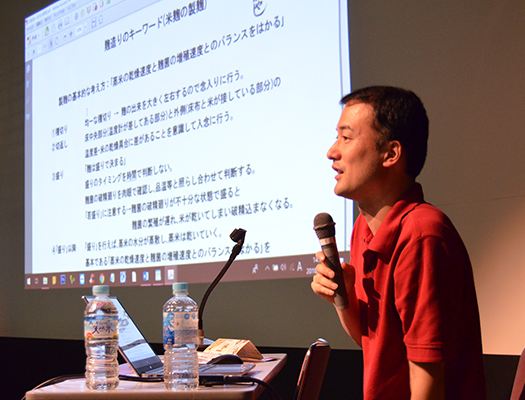 菱六の歴史を語る助野さん