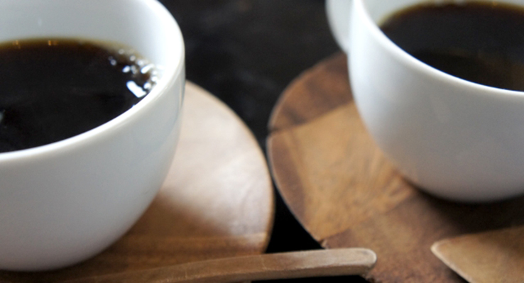 テーブルのコーヒー