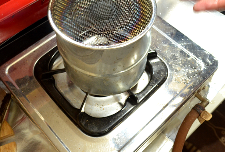 竹林さんの手網式焙煎機