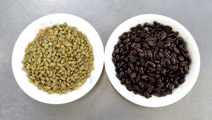 焙煎前の生豆と焙煎後の豆のちがい