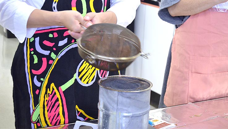 交代しながら焙煎