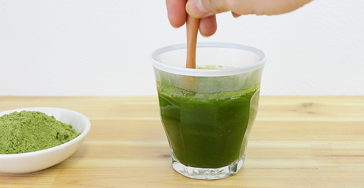 粉末をかき混ぜる