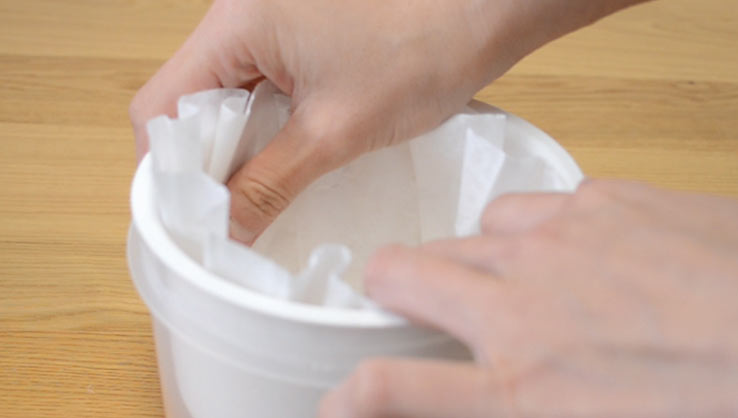 バスケットにペーパーフィルターをセット